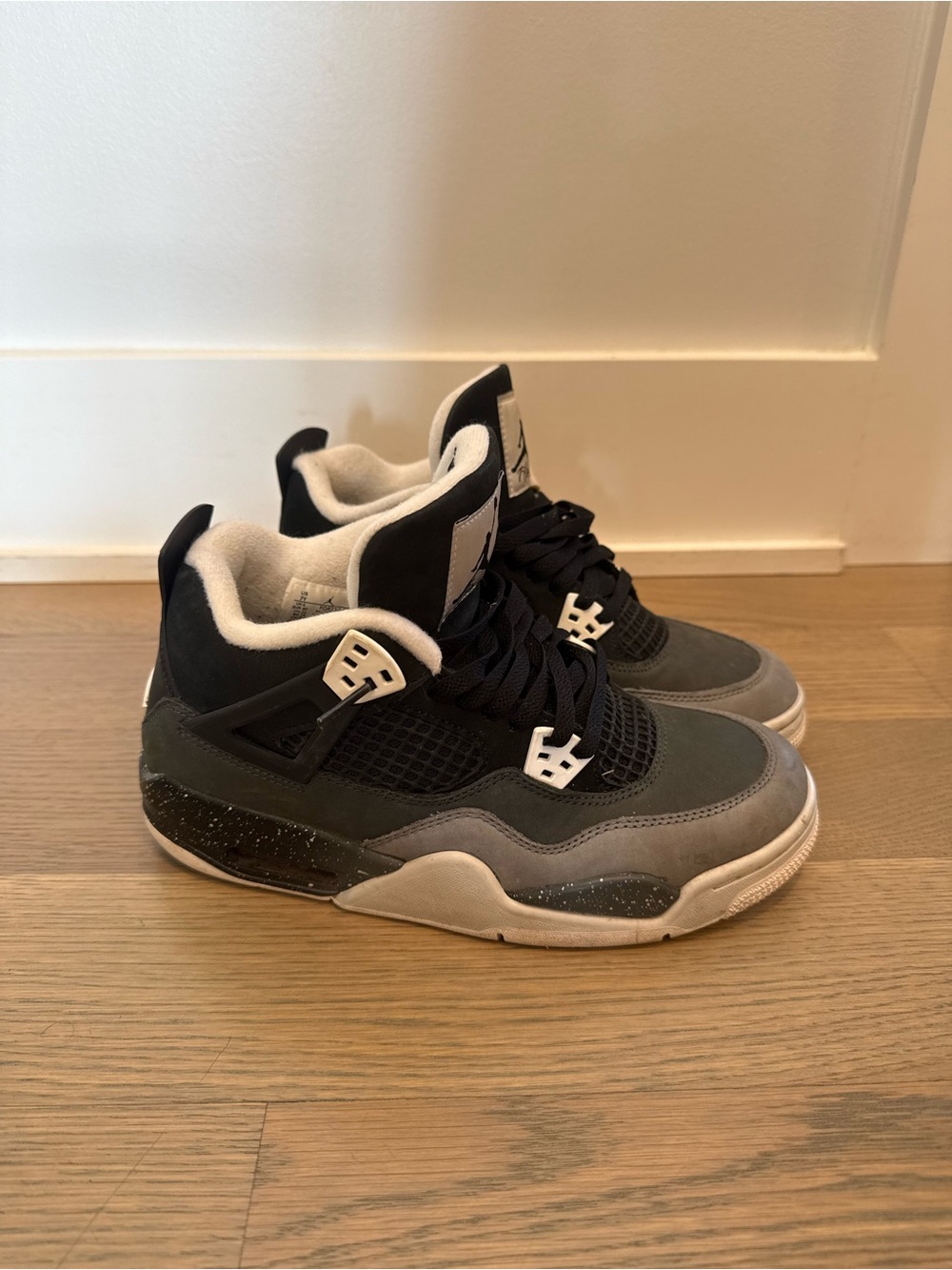 Air Jordan 4’s Retro “Fear” Size 7Y